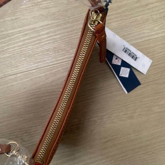 ❤️⚾️✨ Dooney & Bourke Angels Small Wristlet / Mini Purse ✨⚾️❤️ - Picture 6 of 9